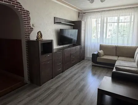 Two-bedroom apartment for daily rent in Soligorsk, Sportivnaya St. 32