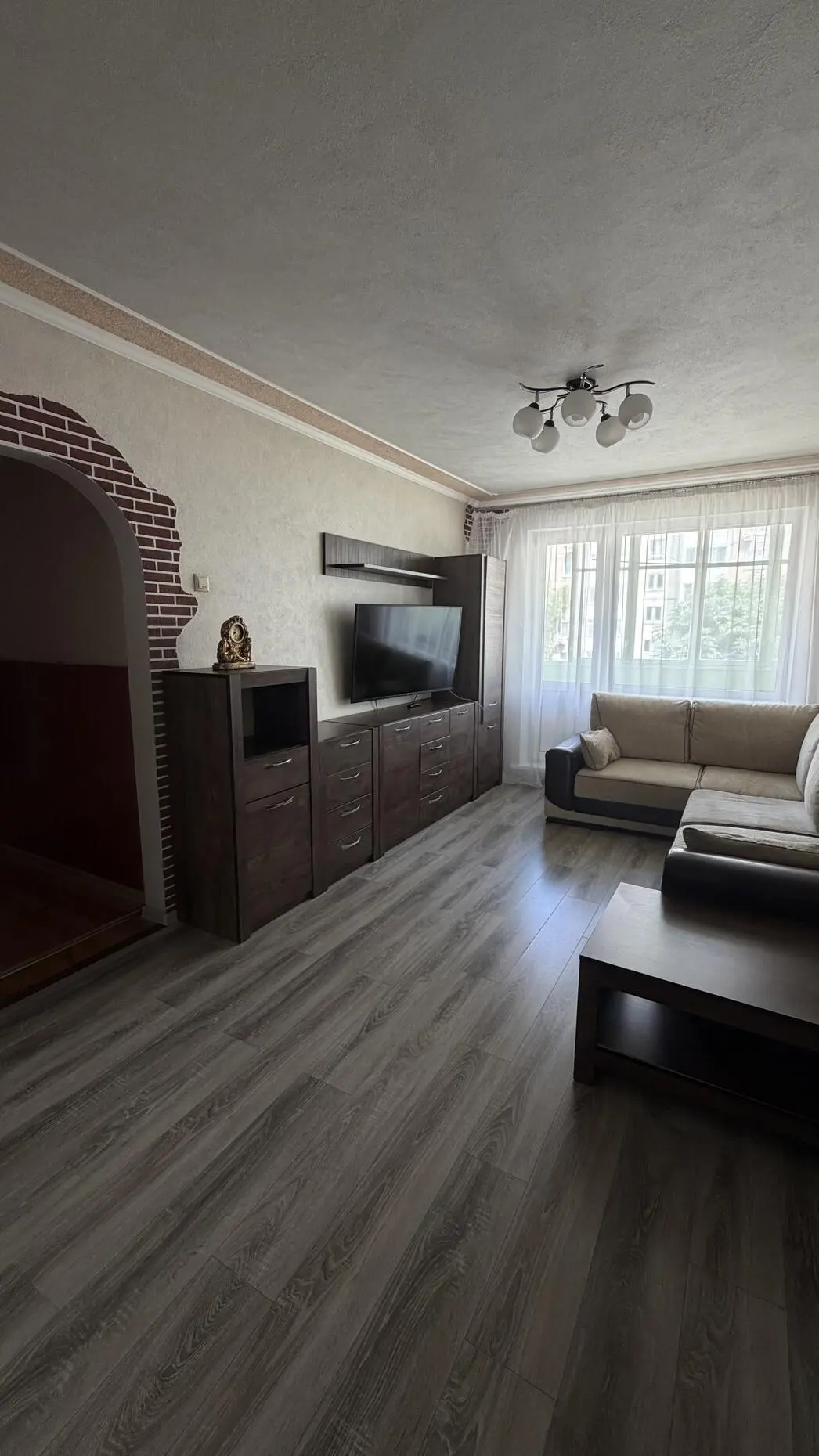 Two-bedroom apartment for daily rent in Soligorsk, Sportivnaya St. 32