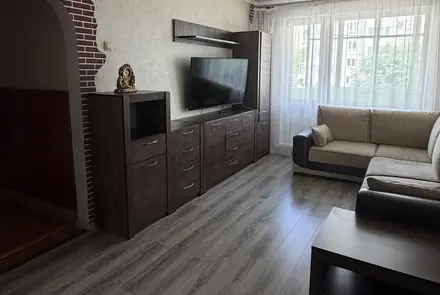 Two-bedroom apartment for daily rent in Soligorsk, Sportivnaya St. 32